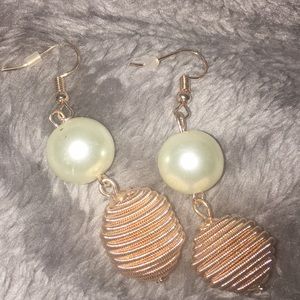 NWOT Ellen Tracy earrings